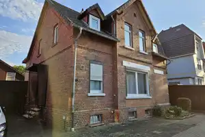 Gutbürgerliches Haus mit hohen Wohnräumen  massiv gemauert  voll unterkellert  idyllischer Garten – Sülbecksweg 15, 37574 Northeim (Kreis) – Vorschaubild 2