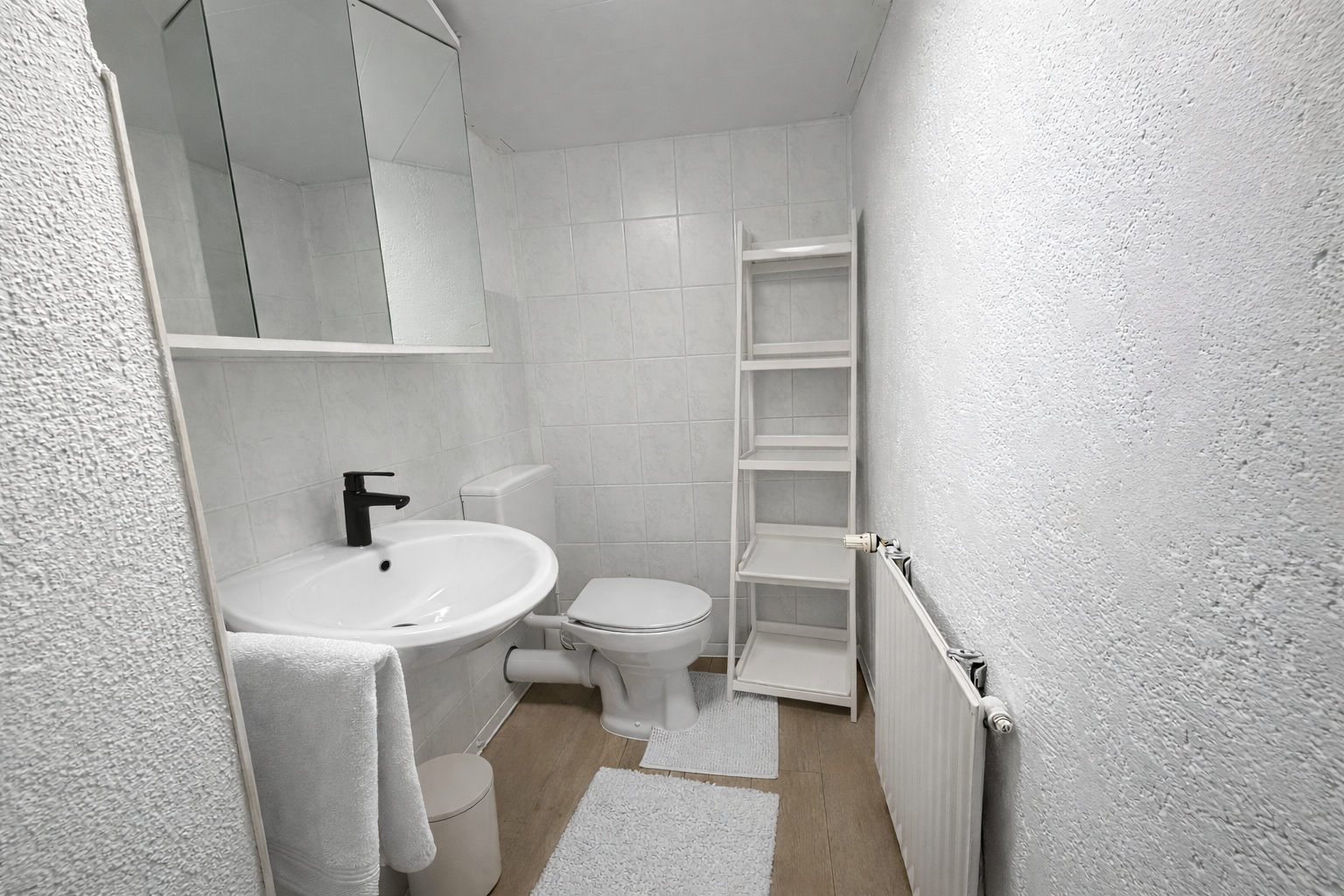 Immobilie in Grävenwiesbach - !! Raumwunder !! Modernisiertes RMH mit 6 Zimmern, Balkonen mit Blick, Garage und Garten - Bild 17