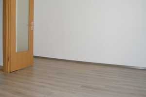 Tolle Singlewohnung mit EBK in zentraler Lage!!! – Matthesstr. 33, 9113 Chemnitz – Vorschaubild 2