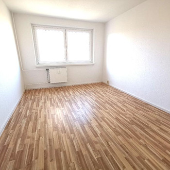 voll renovierte 3-Raum-Wohnung mit Balkon