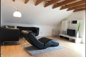 Wunderschöne, helle möblierte Wohnung mit Schlafgalerie, Dachterrasse und Stellplatz