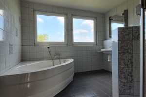 Dreifamilienhaus! Großer Garten und Wintergarten, Balkon, Loggia, Stellplätze, am Ortsrand in Rhade – Recklinghausen (Kreis) – Vorschaubild 14