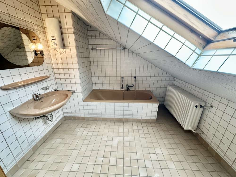 Immobilie in Ransbach-Baumbach - Großzügiges Einfamilienhaus mit großem Potenzial in ansprechender Lage - Bild 8