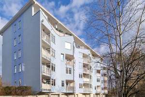 Gepflegte Erdgeschosswohnung mit Balkon, Aufzug, PKW-Stellplatz, vermietet