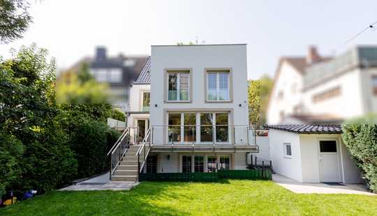 Bild von Modernes Stadthaus mit großem Garten