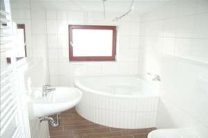 vermietete 4- Raumwohnung mit Dachterrasse, Einbauküche, Vollbad mit Eckbadewanne und Laminat – Die vollständige Adresse der Immobilie erhältst du vom Anbieter., 18055 Stadtmitte, Rostock – Vorschaubild 4