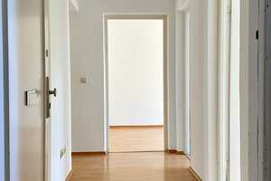 2,5-Zimmer-Wohnung mit Balkon am Mangfallplatz – Naupliastraße 55, 81547 München – Vorschaubild 1