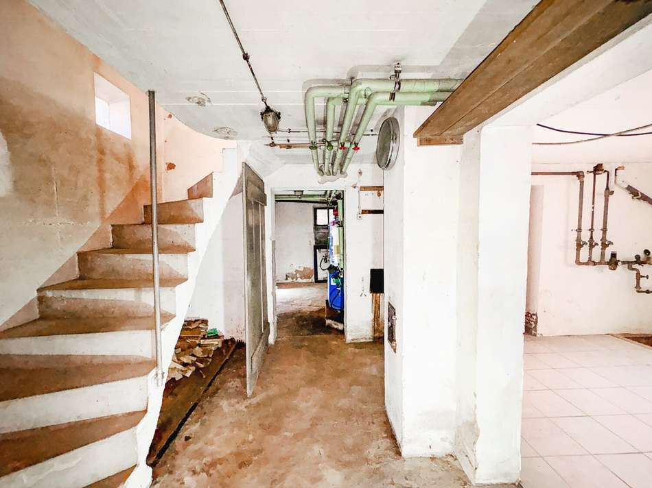 Keller Treppenaufgang innen