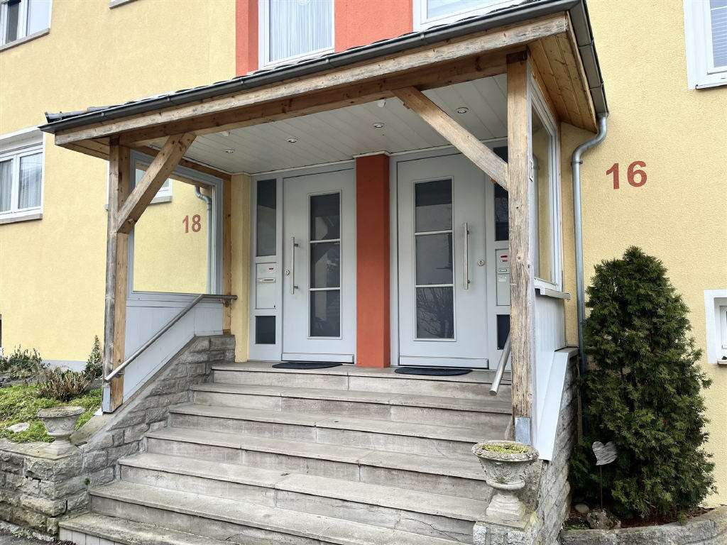 Immobilie in Lauda-Königshofen - Sanierungsbedürftiges Reihenmittelhaus in ruhiger Lage von Unterbalbach - Bild 1