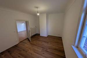 Großzügige Räume  / stilvolle Wohnung  in Fachwerkhaus am Marktplatz/auch als Praxis/Büro geeignet – Klosterstrasse 11, 74523 Schwäbisch Hall – Vorschaubild 5