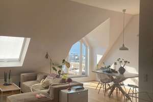 2-Zimmer-Maisonette-DG Wohnung mit 3m Deckenhöhe und Balkon
