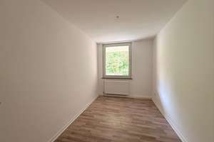 Renovierte 4-Zimmer-Wohnung mit Balkon in Wuppertal  – Hesselnberg 25, 42285 Barmen, Wuppertal – Vorschaubild 7