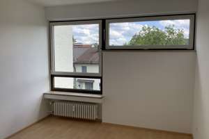 Ganz oben: : schöne  renovierte 3 Zimmer Whg. mit Essdiele und Südterrasse – Karl-Witthalm-Str. 25, 81375 Neuhadern, München – Vorschaubild 15