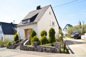 Einfamilienhaus mit großem Grundstück (713 m²) in begehrter Lage von Ransbach-Baumbach! – Die vollständige Adresse der Immobilie erhältst du vom Anbieter., 56235 Ransbach-Baumbach – Vorschaubild 2