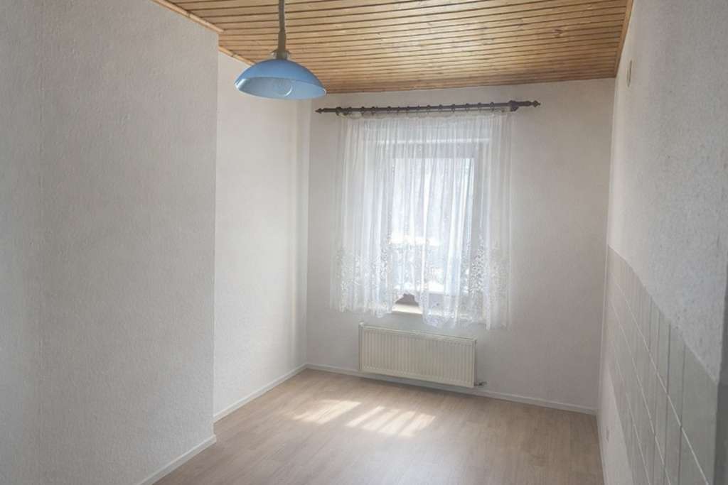 Immobilie in Hermsdorf/Erzgebirge - Freiraum für Familie und Projekte: Einfamilienhaus mit großem Grundstück und Scheune - Bild 4