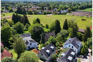 Lichtdurchflutetes Penthouse-Feeling mit Südterrasse - moderne 3-Zimmer-Wohnung mit Blick ins Grüne – Die vollständige Adresse der Immobilie erhältst du vom Anbieter., 81249 Lochhausen, München – Vorschaubild 1