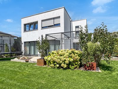 Moderne Architektur- großzügiges Wohnkonzept- gute Energie-Effizienz!