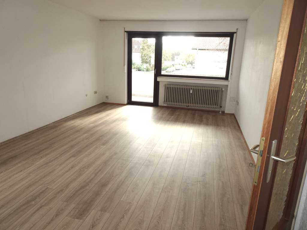 Immobilie in Heddesheim - In  Seenähe: sehr gut aufgeteilte 3 ZKB mit Balkon und Garage - Bild 1