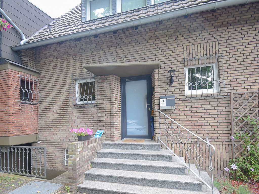 Immobilie in Korschenbroich - Frei werdendes und stilvolles Einfamilienhaus mit Loft-Charakter und Stellplätzen - Bild 0