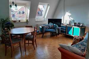 Geschmackvolle möblierte 2-Raum-DG-Wohnung in Stuttgart-West zur Zwischenmiete – Stuttgart – Vorschaubild 1