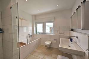 Erstklassige, luxuriöse Hochparterre Wohnung mit Garten und Garage in 1A-Lage in Bochum-Stadtpark – Die vollständige Adresse der Immobilie erhältst du vom Anbieter., 44787 Grumme, Bochum – Vorschaubild 9