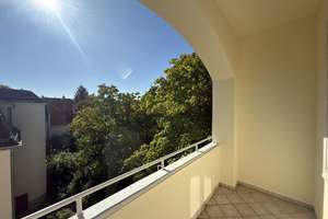 Dachgeschosswohnung mit Sonnenbalkon in ruhiger Lage – Königstraße 31, 14163 Zehlendorf, Berlin – Vorschaubild 1