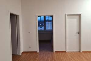 3-Zimmer-Wohnung im Hinterhaus eines ehemaligen Fabrikgebäudes in zentraler Lage von Offenbach – 63067 Messehalle, Offenbach am Main – Vorschaubild 2