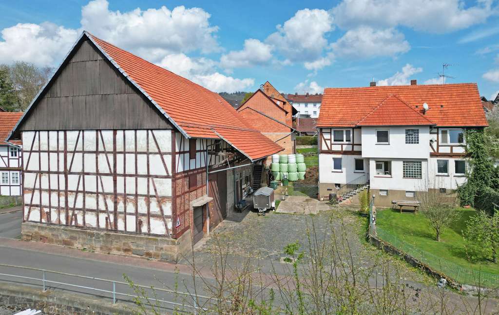 Immobilie in Schauenburg - Restohof - Wohnhaus mit Scheunen - in Schauenburg-Elgershausen - Bild 1