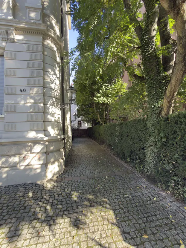 BEZUGSFREI Westend: Helle 3-Zimmer-Altbauwohnung mit großem Süd-Balkon — Foto 3