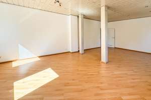 Bezugsfreie 4-Zimmer-Wohnung mit Balkon und zwei Bädern im Herzen von Fürth – Die vollständige Adresse der Immobilie erhältst du vom Anbieter., 90762 Altstadt, Innenstadt, Fürth – Vorschaubild 2