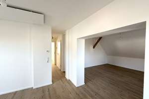 Erstbezug nach Sanierung: Helle DG-Wohnung mit Einbauküche – 74348 Lauffen am Neckar – Vorschaubild 1