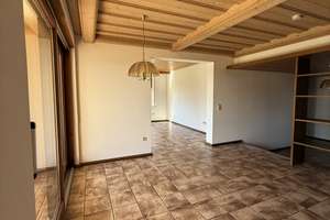 Großzügige 5-Zimmer-Splitlevel-Wohnung mit 153 m², Balkon, Garten und Kaminofen – Kirchweg 8, 75323 Bad Wildbad – Vorschaubild 7