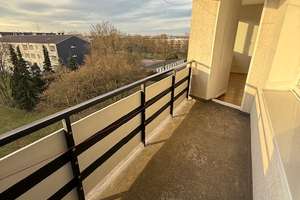 Frisch saniert & ganz oben: Hier wohnt die kleine Familie mit großem Ausblick! – Gerhart-Hauptmann-Straße 17, 47226 Rheinhausen-Mitte, Duisburg – Vorschaubild 8