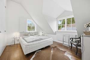 Dachgeschosswohnung mit beeindruckender Gesamtfläche, Terrasse, Balkon und 0,73 % Finanzierung – Die vollständige Adresse der Immobilie erhältst du vom Anbieter., 81827 Waldtrudering, München – Vorschaubild 10