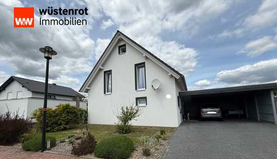 Bild von Ich bin ein erst 8 Jahre altes Haus mit Carport und großem Grundstück und suche eine neue Familie!