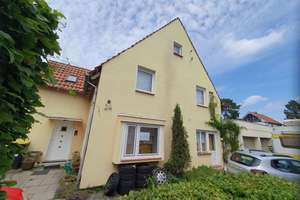 Versteigerung: Haus mit Garagen auf 985m2 Grundstück in Hannover-Misburg