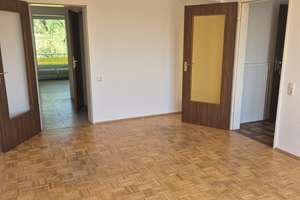 Helle 2,5 Zimmer Wohnung mit Einbauküche