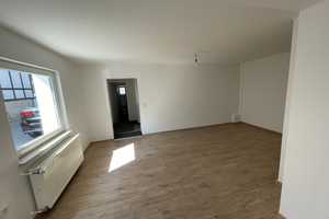 Renovierte Doppelhaushälfte Zentrum; Glasfaser, Garten, Carport und separate Garage – Korbstraße 18, 51789 Oberbergischer Kreis – Vorschaubild 4