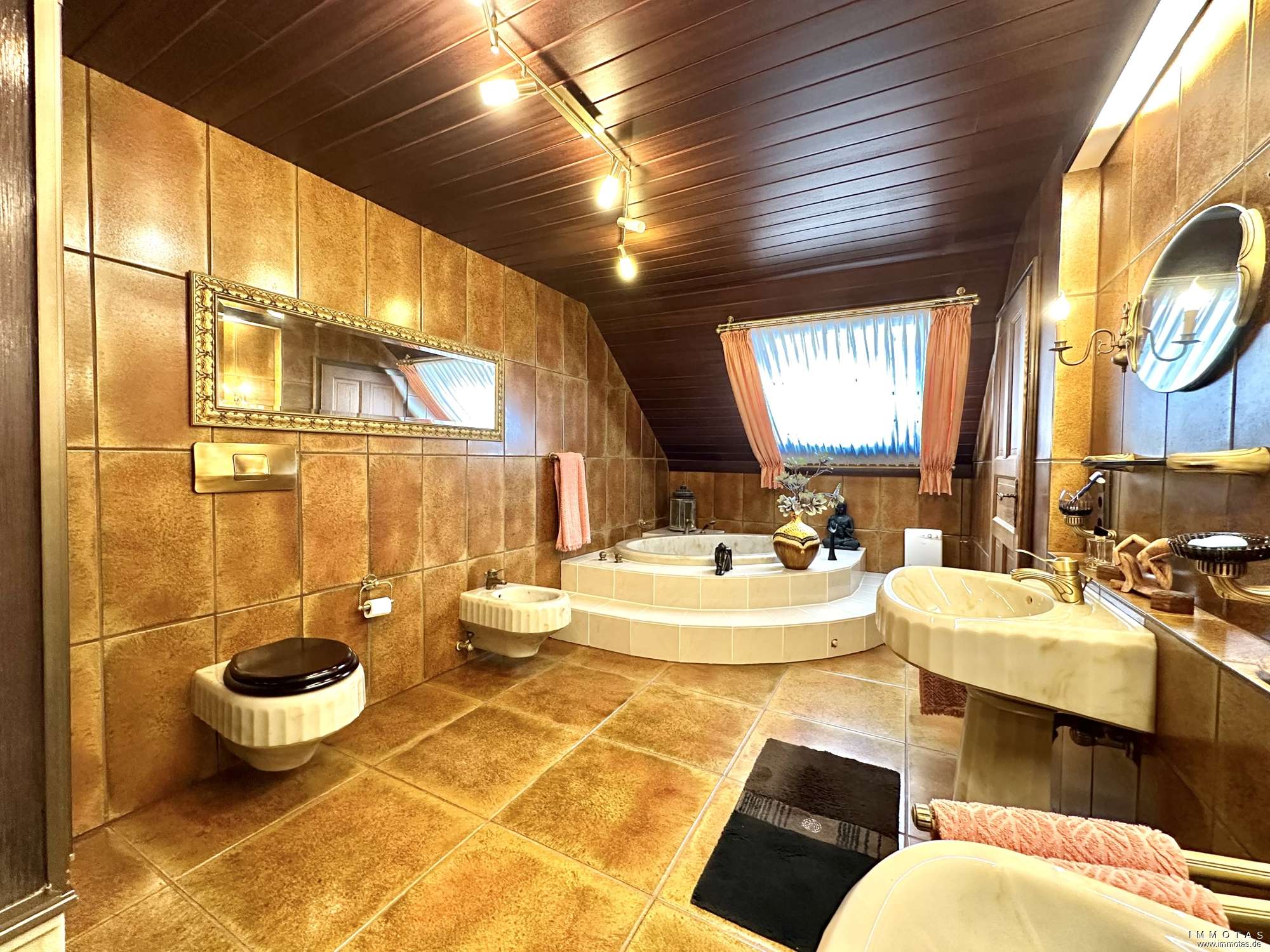 Immobilie in Glees - Repräsentatives Einfamilienhaus mit Einliegerwohnung, Garage und schönem Außenbereich - Bild 4