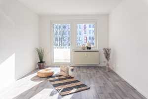 4-Raum-Familienwohnung mit Balkon – Leipziger Str. 140d, 9114 Chemnitz – Vorschaubild 1
