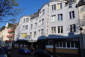 Wohnen mit Charakter – lichtdurchflutete Dachgeschosswohnung mit Empore und großer Terrasse