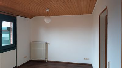 Freundliche Einliegerwohnung mit Balkon, Badewanne und Klimaanlage