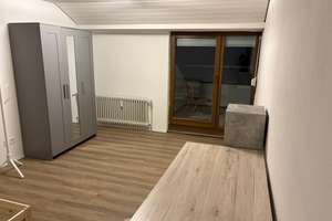 Renoviertes WG-Zimmer-Dachgeschosswohnung in Neu-Ulm mit Balkon u. Einbauküche  – Am Hügel 8, 89233 Neu-Ulm – Vorschaubild 5