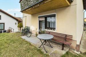 Großzügig & vielseitig: Zweifamilienhaus mit Garten, 2 Garagen und Balkonen in Krondorf – Die vollständige Adresse der Immobilie erhältst du vom Anbieter., 92421 Schwandorf – Vorschaubild 6