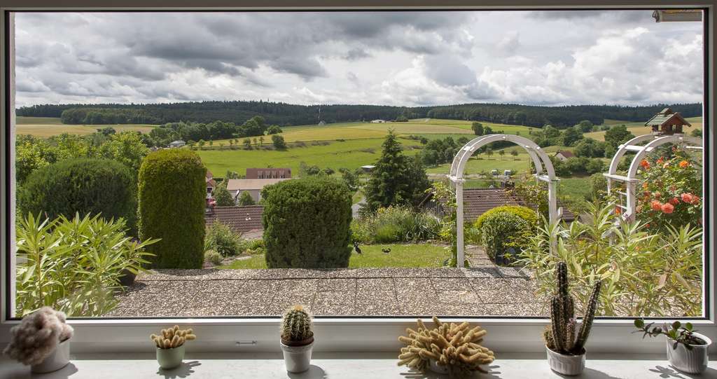 Immobilie in Markt Taschendorf - Großes Einfamilienhaus mit wunderschöne Aussichten auf den Steigerwald - Bild 4