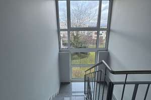 Komfortable 3-Zimmer-Wohnung mit Einbauküche, Süd-Ost-Balkonen und Außenstellplatz – Die vollständige Adresse der Immobilie erhältst du vom Anbieter., 53125 Röttgen, Bonn – Vorschaubild 2