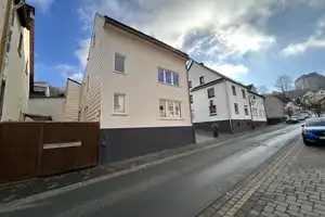 Sehr gepflegtes Wohnhaus mit Einliegerwohnung in Westerburg. Sofort beziehbar. – Westerwaldkreis – Vorschaubild 2