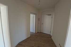 Attraktive Wohnung mit Einbauküche und neu saniertem Bad – Saalhausener Str. 50, 1159 Dresden – Vorschaubild 5