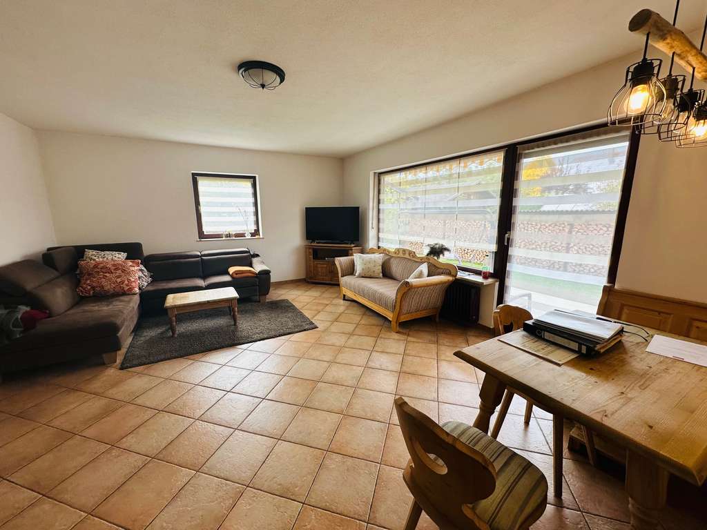 Immobilie in Pettendorf - Ideal für Familie: Großzügige, Top gepflegte, helle DHH mit Liebe zum Detail in idyllischer Lage - Bild 1