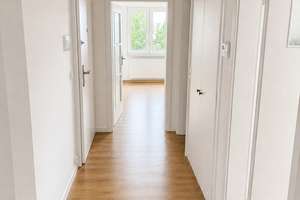 Sanierte  3-Zimmer-Wohnung in Stuttgart-West – WG-geeignet, Balkon, Einbauküche & zentrale Lage – Kornbergstraße 30 A, 70176 Hölderlinplatz, Stuttgart – Vorschaubild 5